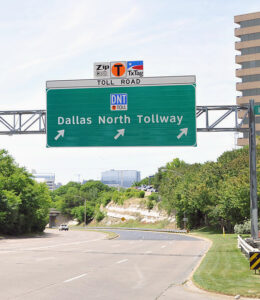 Accidente auto pe autostrada Dallas North Tollway