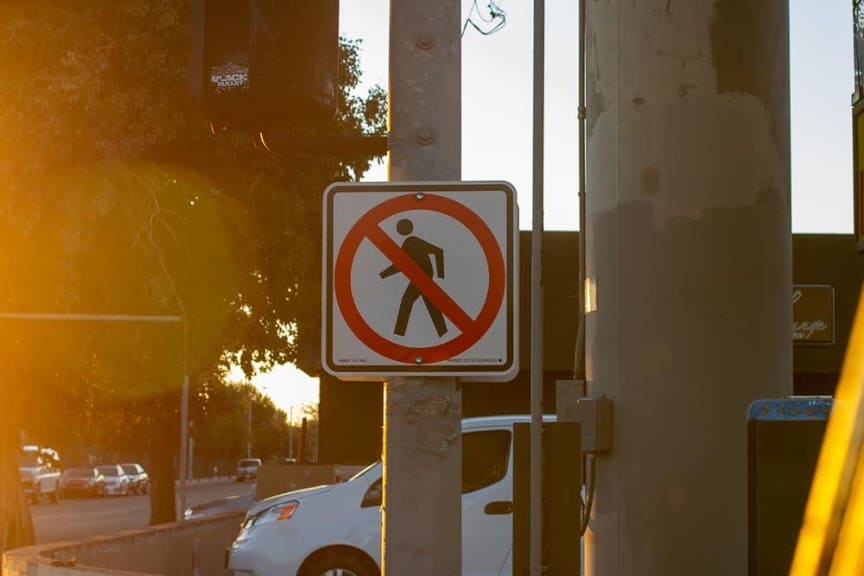 5.5 Dallas, TX – Pedestrian Fatally Injured in Streetcar Crash on S Houston St